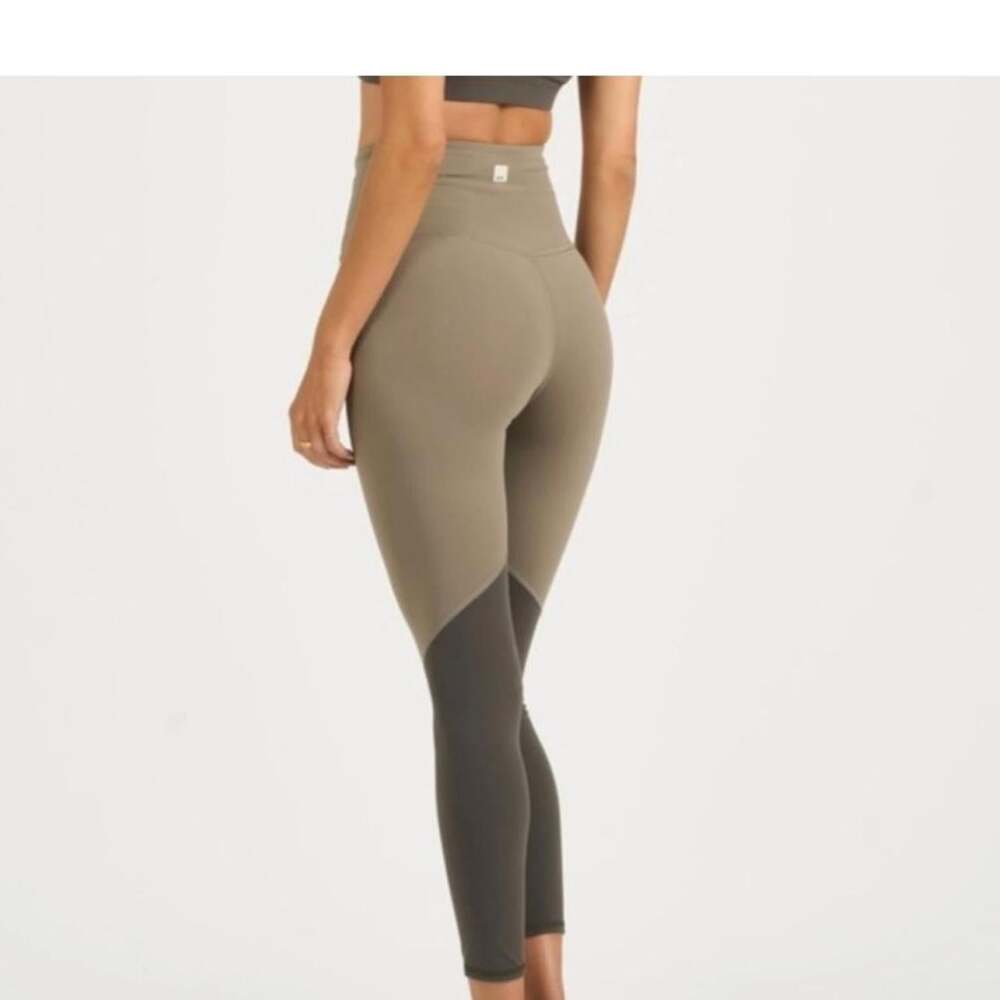 Vuori Women's Grey Leggings